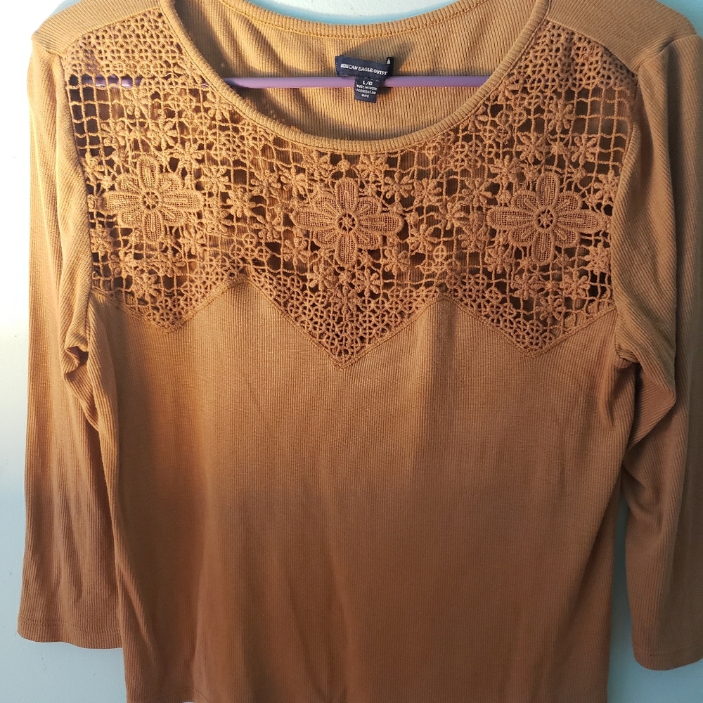 American Eagle mustard slightly cropped tee